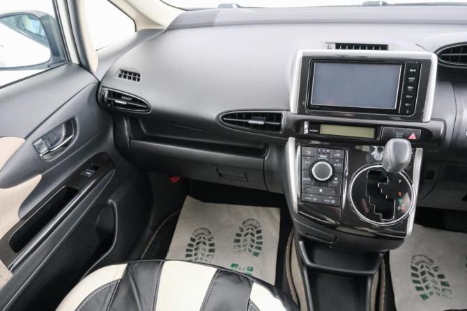 Toyota Wish II Рестайлинг с пробегом 2016 года, цена 1 849 000 рублей, 85650 км, минивэн, Автокод Объявления