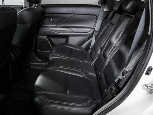 Mitsubishi Outlander III Рестайлинг 3 с пробегом 2020 года, цена 2 198 000 рублей, 120650 км, внедорожник, Автокод Объявления