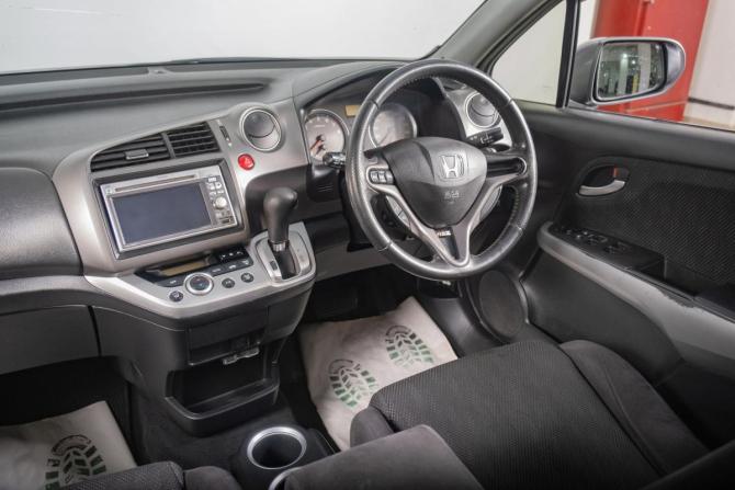 Honda Stream II Рестайлинг с пробегом 2012 года, цена 999 000 рублей, 272000 км, компактвэн, Автокод Объявления