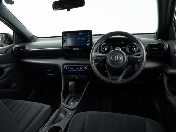 Toyota Yaris IV с пробегом 2021 года, цена 1 249 999 рублей, 74938 км, хэтчбек, Автокод Объявления