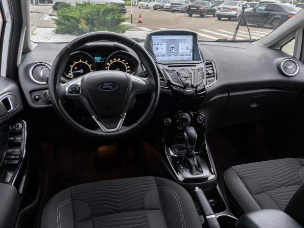 Ford Fiesta Mk6 Рестайлинг с пробегом 2016 года, цена 890 000 рублей, 124971 км, хэтчбек, Автокод Объявления