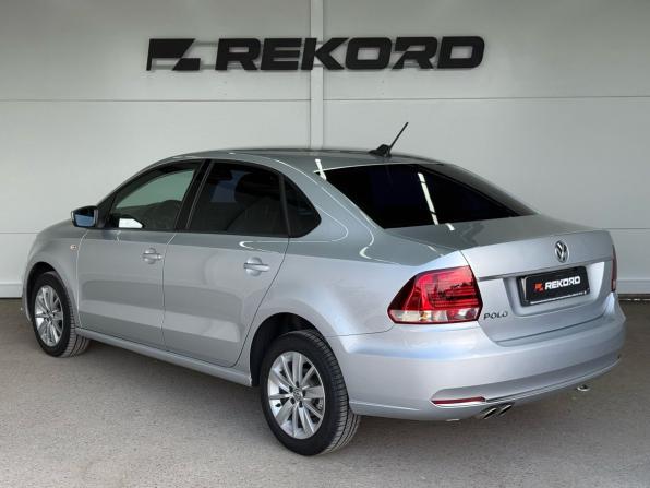 Volkswagen Polo V Рестайлинг с пробегом 2017 года, цена 1 529 000 рублей, 62500 км, седан, Автокод Объявления