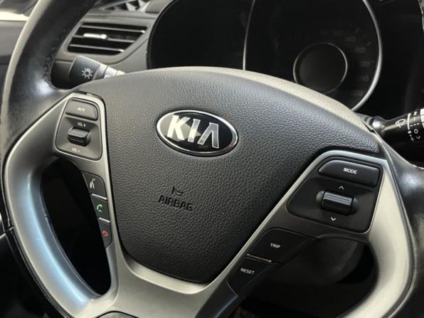 Kia Rio III Рестайлинг с пробегом 2015 года, цена 1 102 000 рублей, 68137 км, хэтчбек, Автокод Объявления