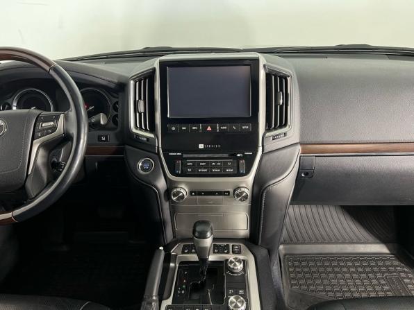 Toyota Land Cruiser 200 Series Рестайлинг 2 с пробегом 2017 года, цена 6 599 000 рублей, 87000 км, внедорожник, Автокод Объявления