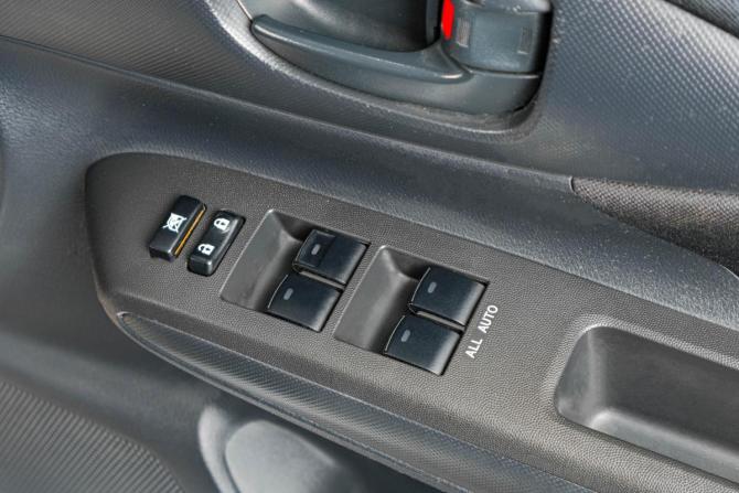 Toyota Wish II Рестайлинг с пробегом 2013 года, цена 1 499 000 рублей, 117000 км, минивэн, Автокод Объявления
