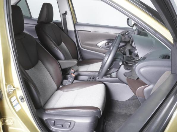 Toyota Yaris Cross с пробегом 2021 года, цена 2 420 000 рублей, 69970 км, внедорожник, Автокод Объявления