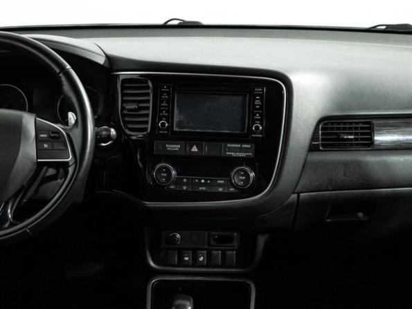 Mitsubishi Outlander III Рестайлинг 2 с пробегом 2017 года, цена 1 869 585 рублей, 132518 км, внедорожник, Автокод Объявления