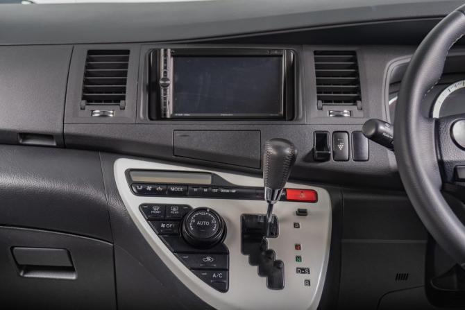 Toyota ISis I Рестайлинг с пробегом 2012 года, цена 1 399 000 рублей, 148000 км, компактвэн, Автокод Объявления