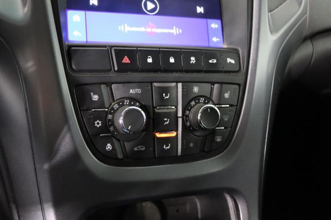 Opel Astra J Рестайлинг с пробегом 2014 года, цена 629 990 рублей, 184666 км, седан, Автокод Объявления