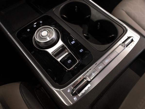 Kia Carnival IV Рестайлинг с пробегом 2024 года, цена 5 700 000 рублей, 23236 км, минивэн, Автокод Объявления