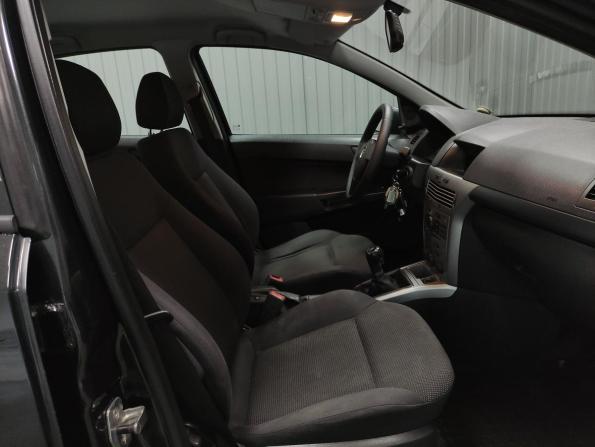 Opel Astra H Рестайлинг с пробегом 2013 года, цена 450 000 рублей, 215492 км, седан, Автокод Объявления