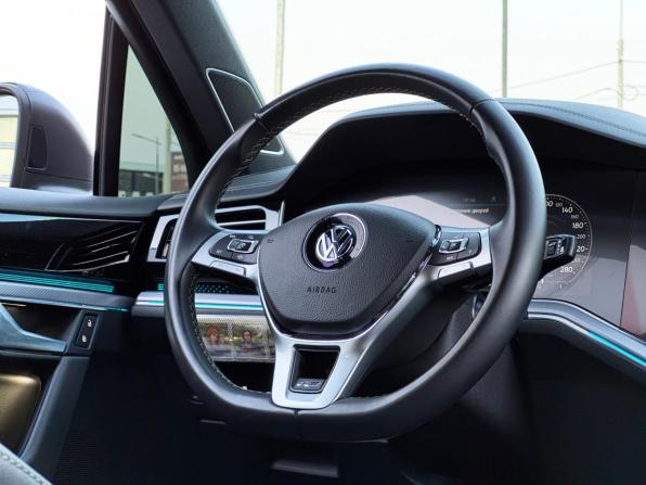 Volkswagen Touareg III с пробегом 2019 года, цена 5 970 000 рублей, 77294 км, внедорожник, Автокод Объявления
