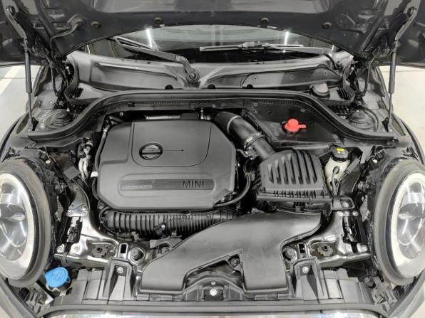Mini Hatch III (F55/F56) Рестайлинг с пробегом 2018 года, цена 2 740 000 рублей, 94651 км, хэтчбек, Автокод Объявления