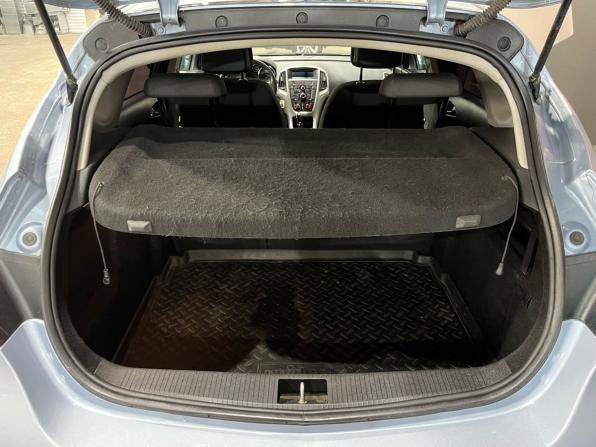 Opel Astra J с пробегом 2011 года, цена 529 000 рублей, 143118 км, хэтчбек, Автокод Объявления