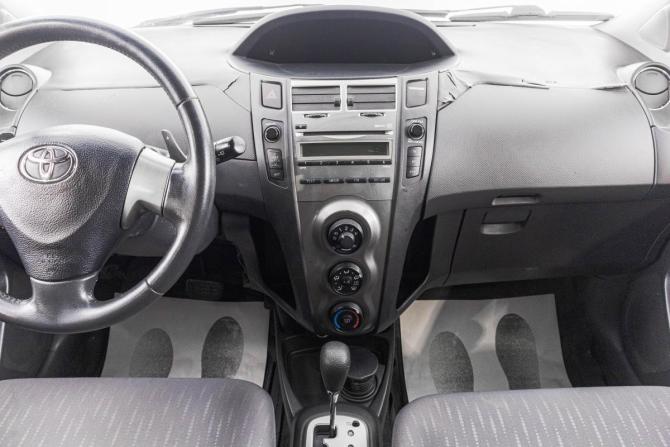 Toyota Yaris II Рестайлинг с пробегом 2009 года, цена 499 000 рублей, 332000 км, хэтчбек, Автокод Объявления