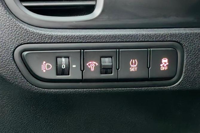 Kia Rio IV с пробегом 2018 года, цена 1 555 000 рублей, 109945 км, хэтчбек, Автокод Объявления