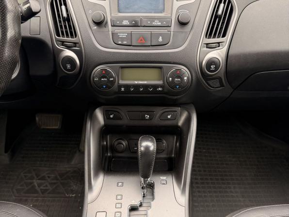 Hyundai ix35 I Рестайлинг с пробегом 2015 года, цена 1 260 000 рублей, 240074 км, внедорожник, Автокод Объявления
