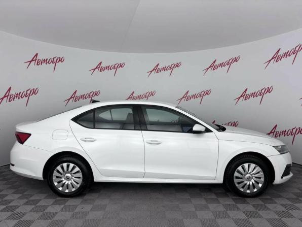 Skoda Octavia IV (A8) с пробегом 2021 года, цена 2 110 000 рублей, 96657 км, лифтбек, Автокод Объявления