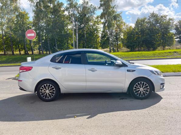 Kia Rio III Рестайлинг с пробегом 2017 года, цена 1 024 000 рублей, 136517 км, седан, Автокод Объявления