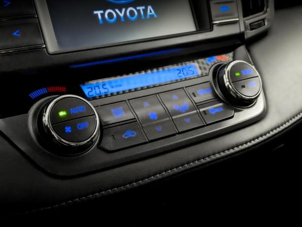 Toyota RAV4 IV (XA40) с пробегом 2014 года, цена 2 510 000 рублей, 72655 км, внедорожник, Автокод Объявления