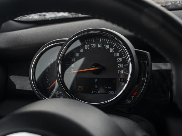 Mini Hatch III (F55/F56) Рестайлинг с пробегом 2020 года, цена 2 770 000 рублей, 42379 км, хэтчбек, Автокод Объявления