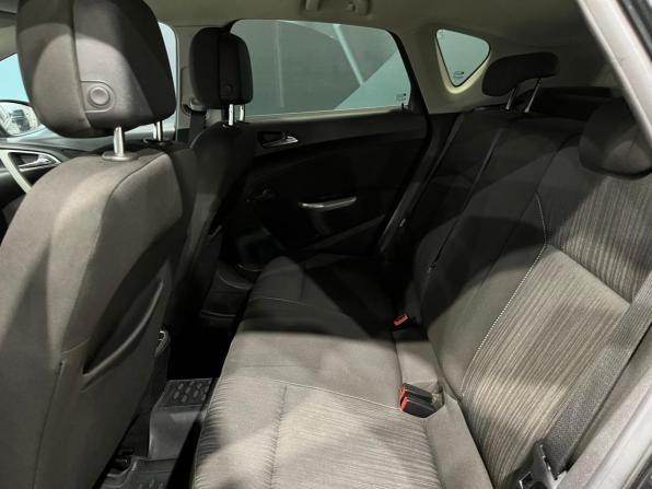Opel Astra J с пробегом 2011 года, цена 590 000 рублей, 204279 км, хэтчбек, Автокод Объявления
