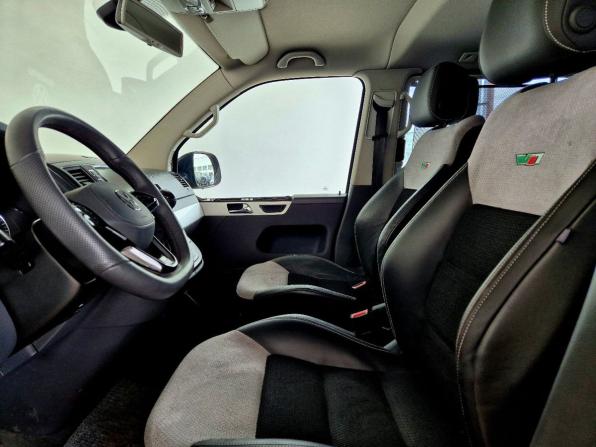 Volkswagen Multivan T5 Рестайлинг с пробегом 2012 года, цена 1 950 000 рублей, 437114 км, минивэн, Автокод Объявления