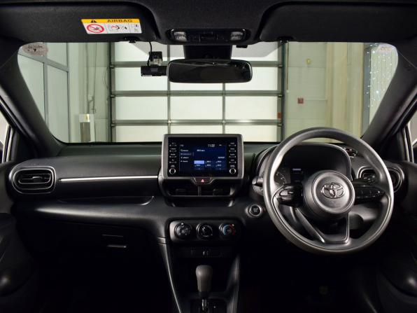 Toyota Yaris IV с пробегом 2021 года, цена 1 085 995 рублей, 95537 км, хэтчбек, Автокод Объявления