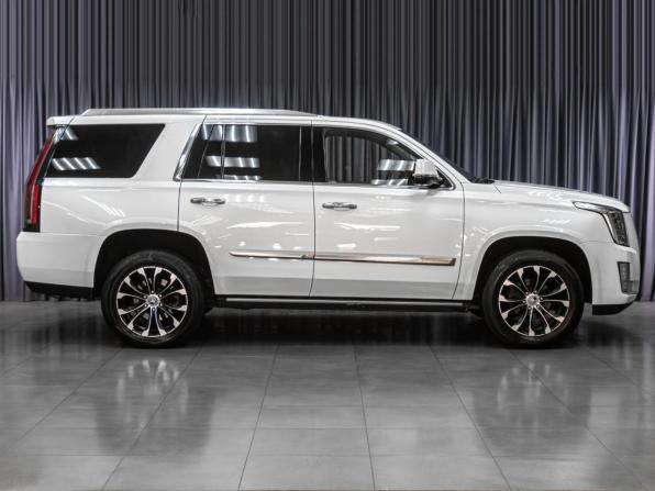 Cadillac Escalade IV с пробегом 2016 года, цена 3 070 000 рублей, 226176 км, внедорожник, Автокод Объявления