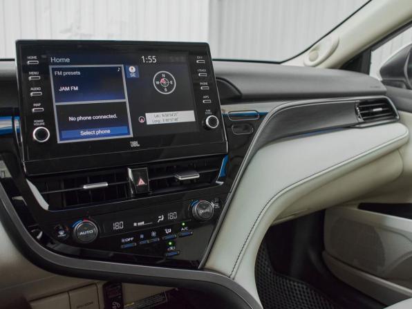 Toyota Camry VIII (XV70) Рестайлинг с пробегом 2022 года, цена 3 320 000 рублей, 42732 км, седан, Автокод Объявления