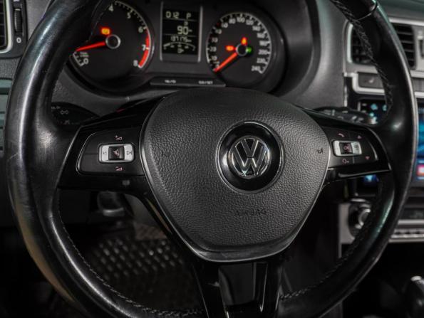 Volkswagen Polo V Рестайлинг с пробегом 2016 года, цена 1 389 000 рублей, 137175 км, седан, Автокод Объявления