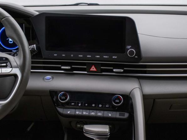 Hyundai Elantra VII (CN7) с пробегом 2022 года, цена 2 210 000 рублей, 75480 км, седан, Автокод Объявления