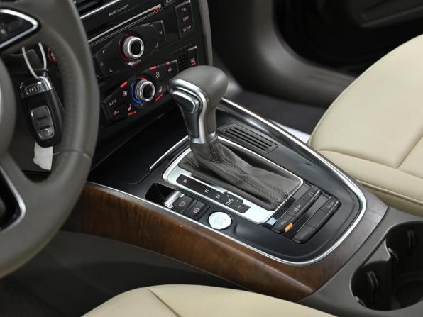 Audi Q5 I (8R) Рестайлинг с пробегом 2012 года, цена 1 399 000 рублей, 195000 км, внедорожник, Автокод Объявления