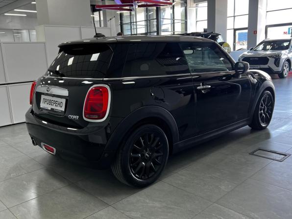 Mini Hatch III (F55/F56) Рестайлинг с пробегом 2020 года, цена 2 199 000 рублей, 47901 км, хэтчбек, Автокод Объявления