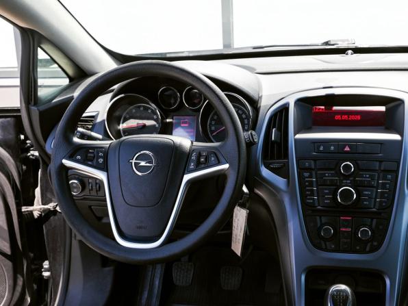 Opel Astra J Рестайлинг с пробегом 2013 года, цена 830 000 рублей, 176500 км, хэтчбек, Автокод Объявления