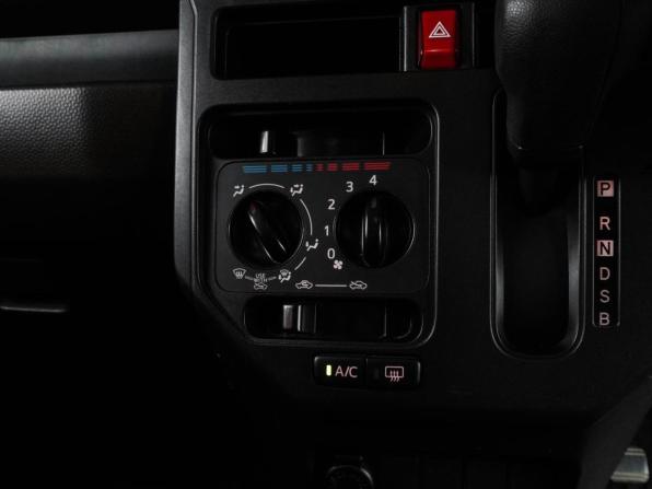 Toyota Roomy I Рестайлинг с пробегом 2021 года, цена 1 369 000 рублей, 70846 км, микровэн, Автокод Объявления