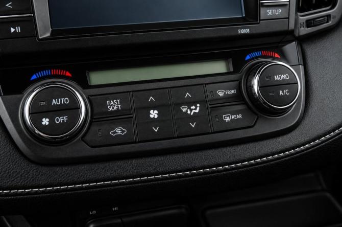 Toyota RAV4 IV (XA40) Рестайлинг с пробегом 2017 года, цена 2 879 000 рублей, 146000 км, внедорожник, Автокод Объявления