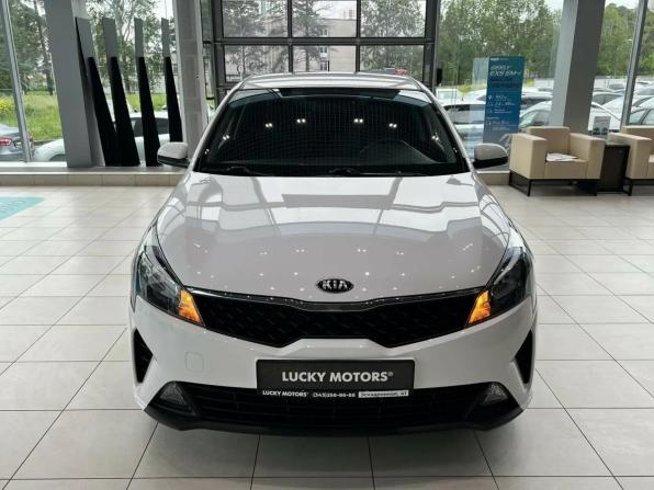 Kia Rio IV Рестайлинг с пробегом 2021 года, цена 1 695 000 рублей, 69851 км, седан, Автокод Объявления