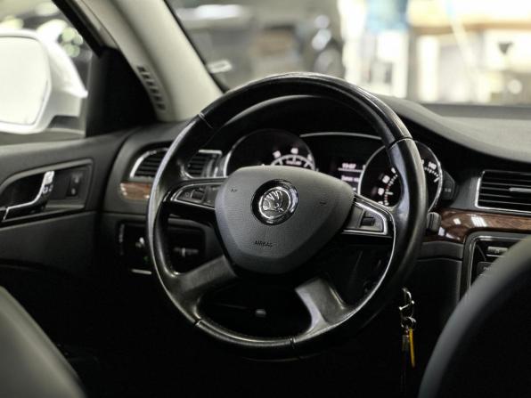 Skoda Superb II Рестайлинг с пробегом 2013 года, цена 1 340 000 рублей, 176470 км, лифтбек, Автокод Объявления