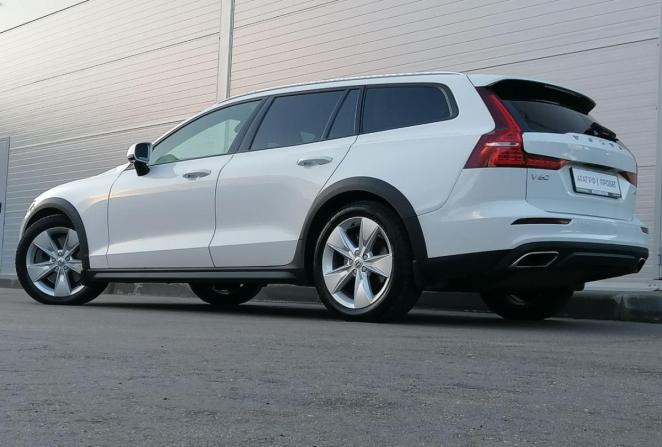 Volvo V60 Cross Country II с пробегом 2019 года, цена 2 511 750 рублей, 312720 км, универсал, Автокод Объявления