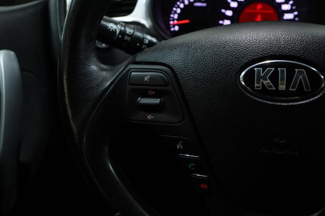 Kia Ceed II Рестайлинг с пробегом 2015 года, цена 1 219 000 рублей, 59777 км, хэтчбек, Автокод Объявления