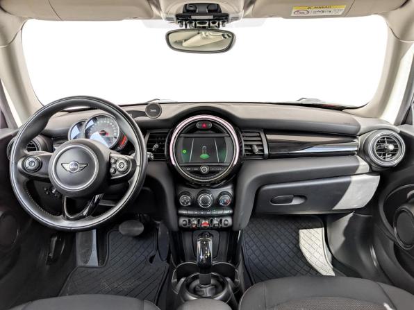 Mini Hatch III (F55/F56) Рестайлинг с пробегом 2018 года, цена 1 800 000 рублей, 73652 км, хэтчбек, Автокод Объявления
