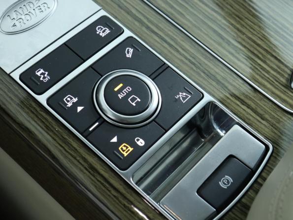 Land Rover Range Rover IV Рестайлинг с пробегом 2018 года, цена 5 990 000 рублей, 106780 км, внедорожник, Автокод Объявления