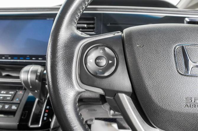 Honda Stepwgn V с пробегом 2016 года, цена 2 049 000 рублей, 110000 км, минивэн, Автокод Объявления