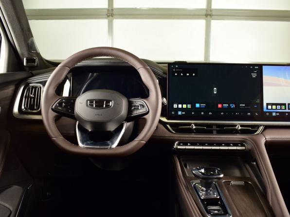 Geely Monjaro I Рестайлинг 2 с пробегом 2025 года, цена 3 970 995 рублей, 26 км, внедорожник, Автокод Объявления