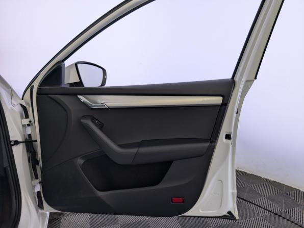 Skoda Octavia III (A7) Рестайлинг с пробегом 2019 года, цена 1 790 000 рублей, 94440 км, лифтбек, Автокод Объявления