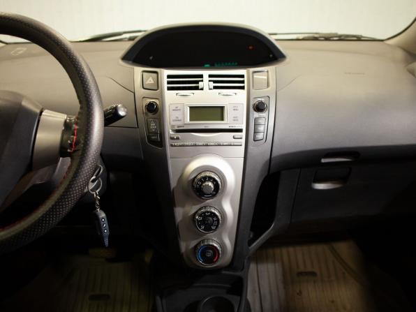 Toyota Yaris II с пробегом 2006 года, цена 450 000 рублей, 306857 км, хэтчбек, Автокод Объявления