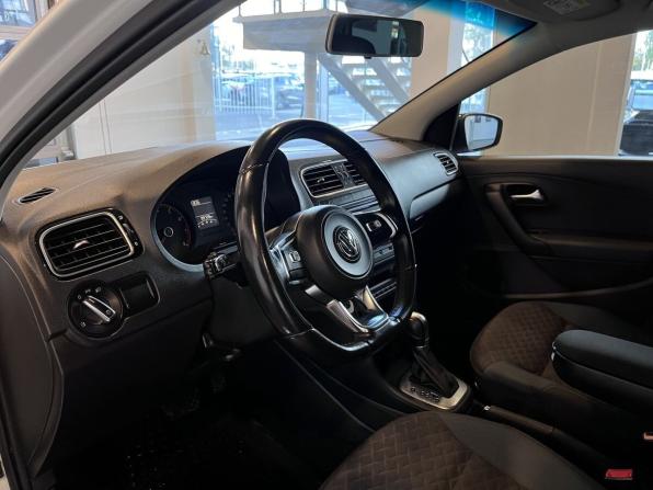 Volkswagen Polo V Рестайлинг с пробегом 2019 года, цена 1 480 000 рублей, 99725 км, седан, Автокод Объявления