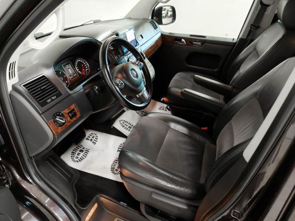 Volkswagen Multivan T5 Рестайлинг с пробегом 2011 года, цена 2 280 300 рублей, 268843 км, минивэн, Автокод Объявления