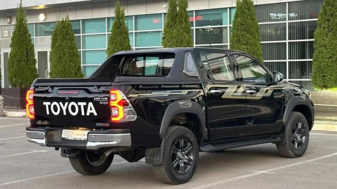 Toyota Hilux VIII Рестайлинг 2 с пробегом 2025 года, цена 7 615 000 рублей, 10 км, пикап, Автокод Объявления